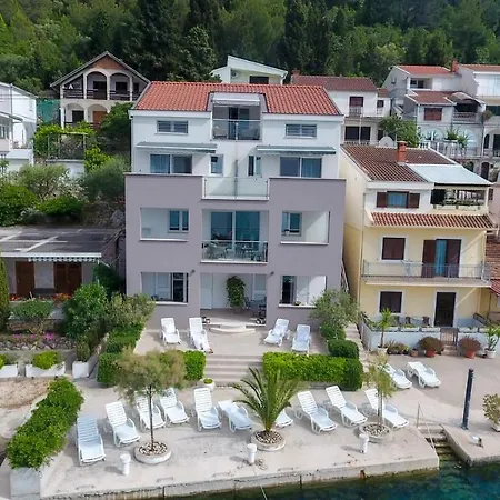 Antun - Adriatic Coast Retreat Apartment Blace