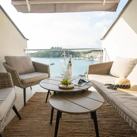 Antun - Adriatic Coast Retreat * Blace