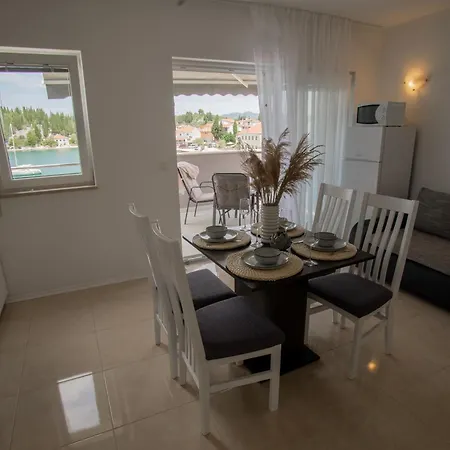 Antun - Adriatic Coast Retreat Blace