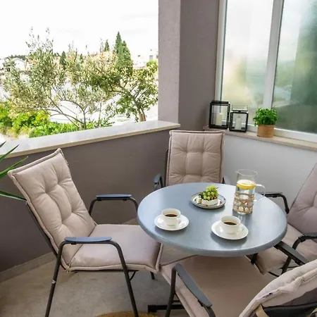 Antun - Adriatic Coast Retreat Blace